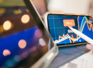 Analytik viacerých trhov skúmajúci Bitcoin, Ethereum a forexové opcie